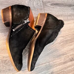 Black Leather Men's Shoes with Zipper Detail